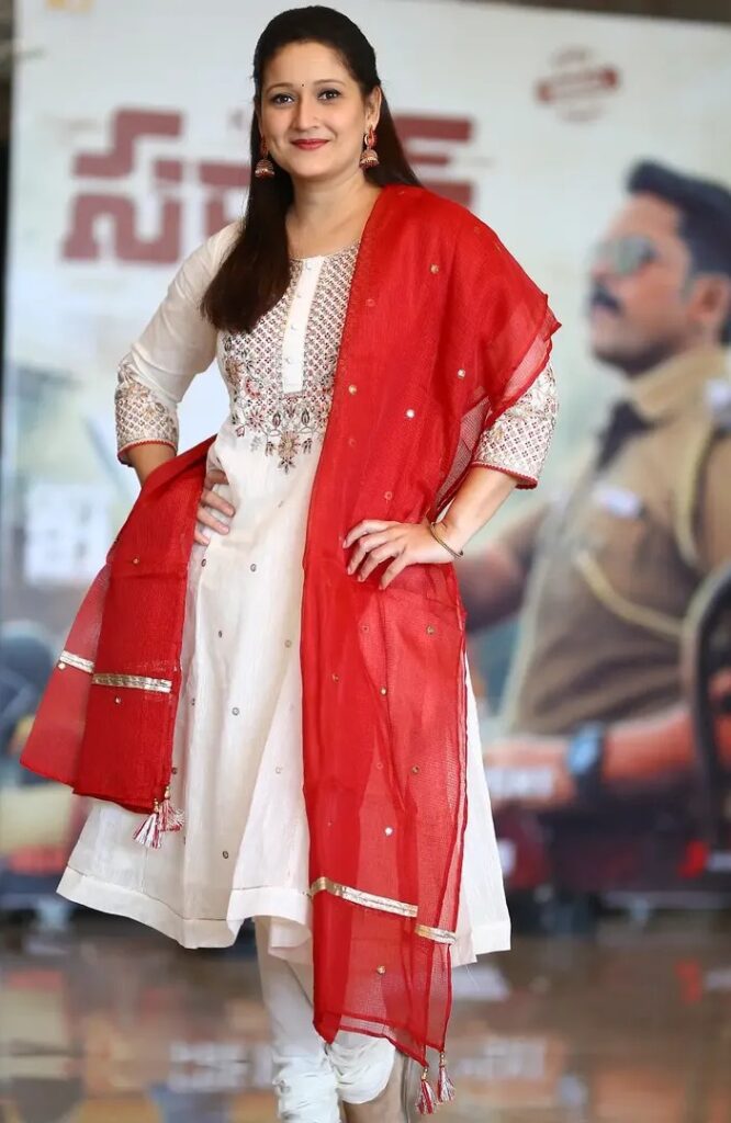 Laila Mehdi Height