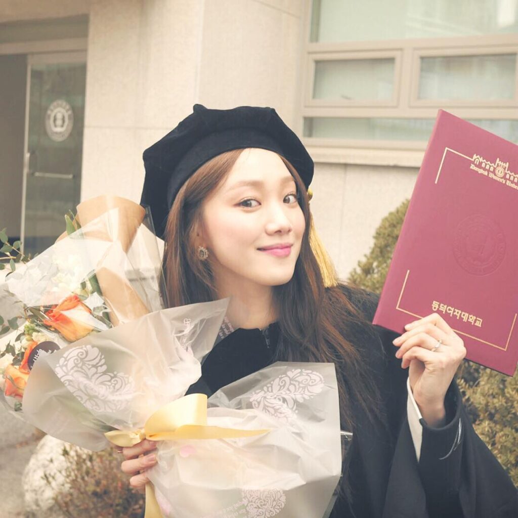 Lee-Sung-kyung-Early-Life