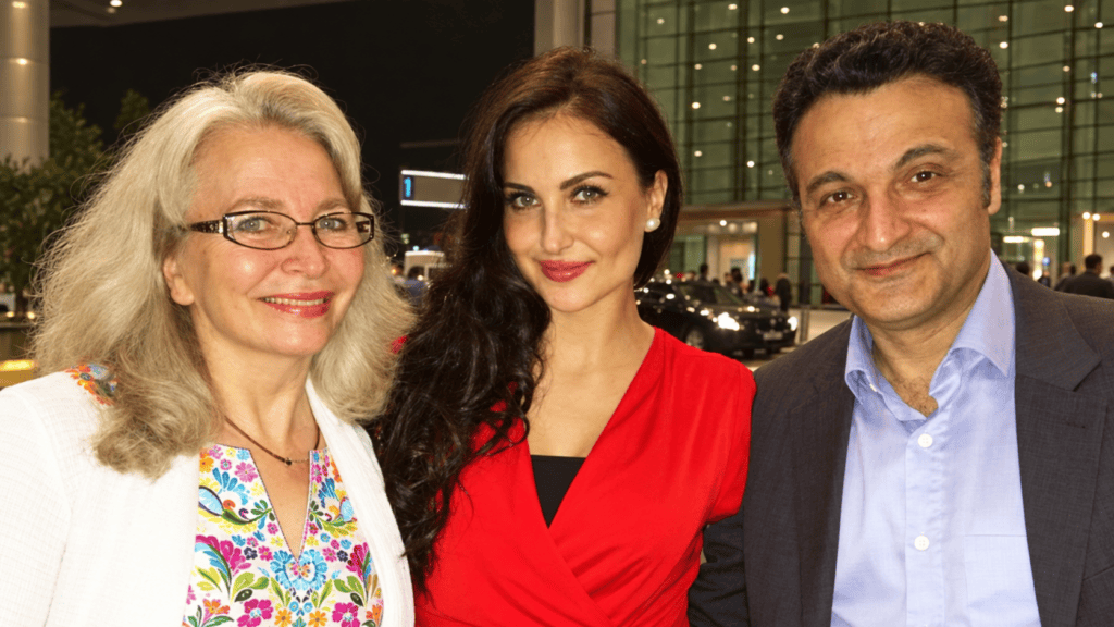 Elli AvrRam Family