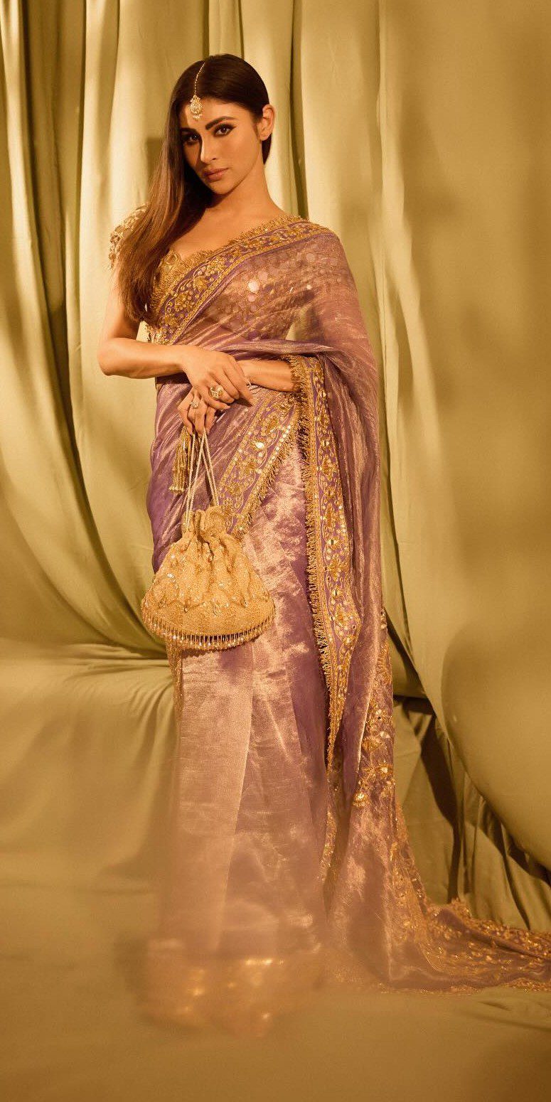 Mouni Roy Height