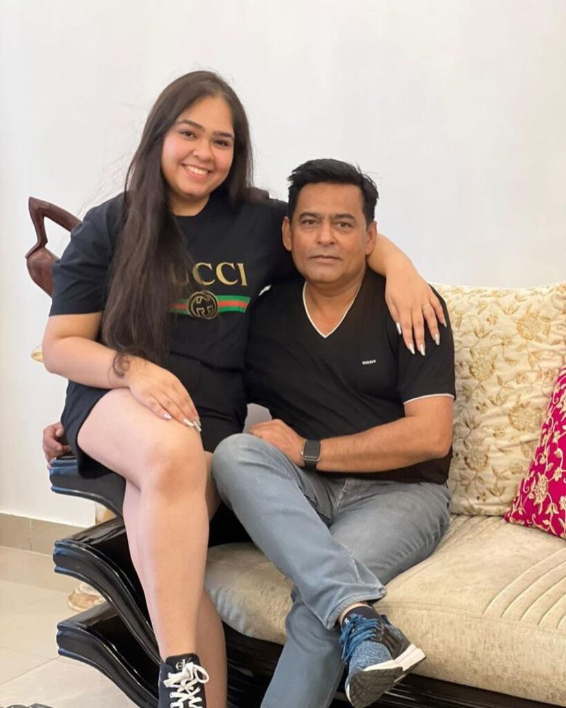 Shams Tahir Khan with his Daughter