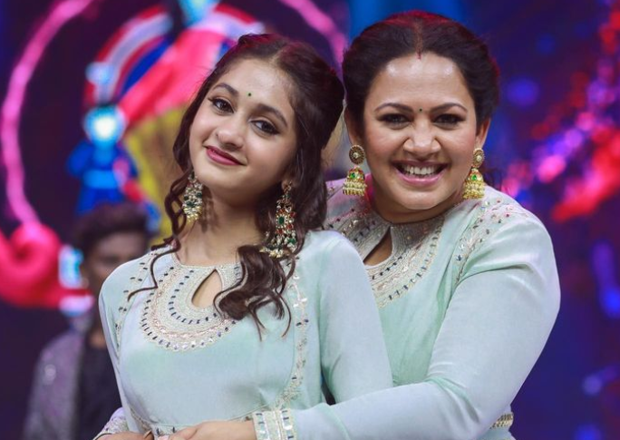 Archana Chandhoke with her Daughter - Zaara Vineet