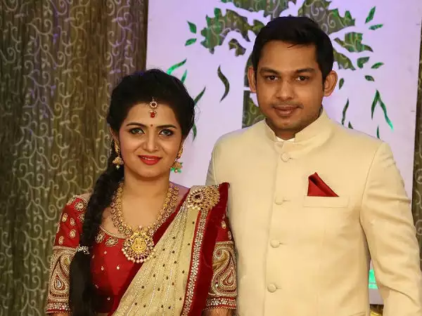 Dhivyadharshini-with-her-Husband-Srikanth-Ravichandran
