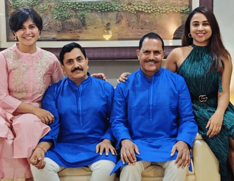 Ridhima-Pathak-with-her-Family