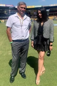 mayanti-langer-with-father-in-law-roger-binny