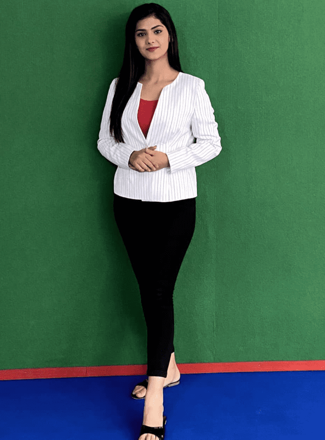 Pooja Sharma Height