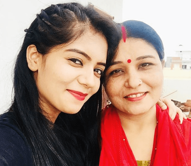 Rasika-Pandey-with-her-Mother