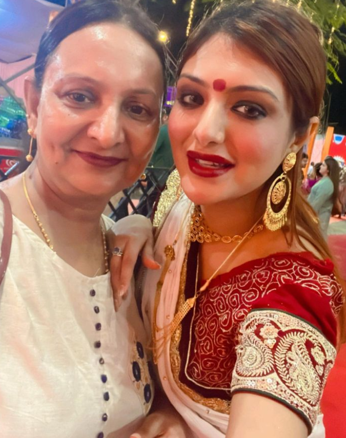 Khushi Mukherjee with Her Mother