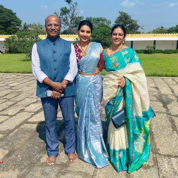 Kantara Fame Sapthami Gowda with her parents
