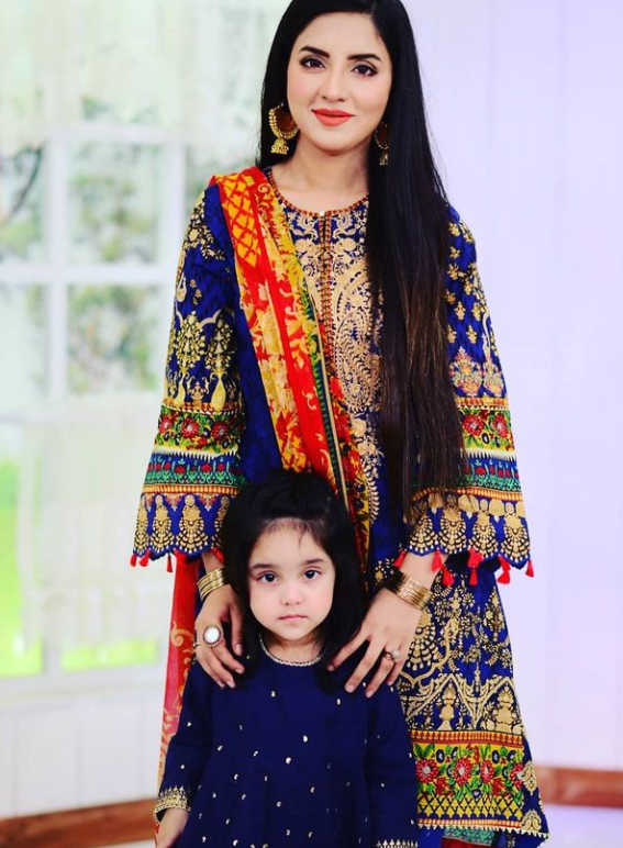 Kiran Naz with her Daughter