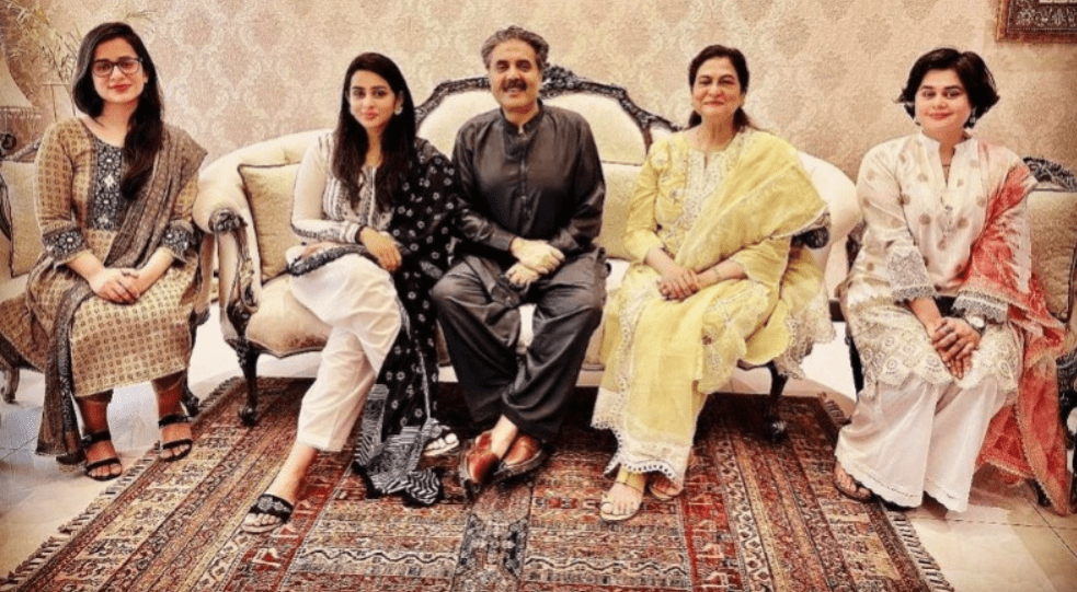 Aftab Iqbal with his Family