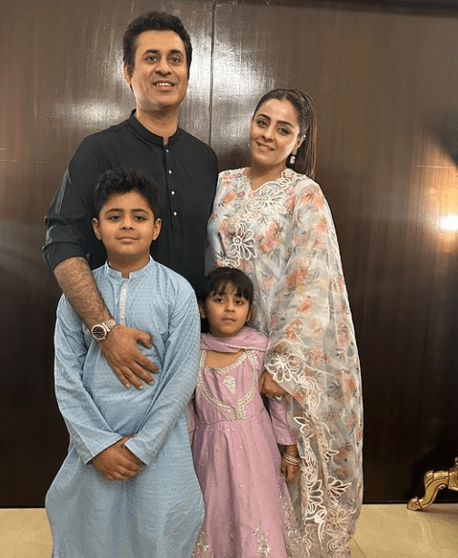 Ayesha Sohail with her Husband and with her Kids