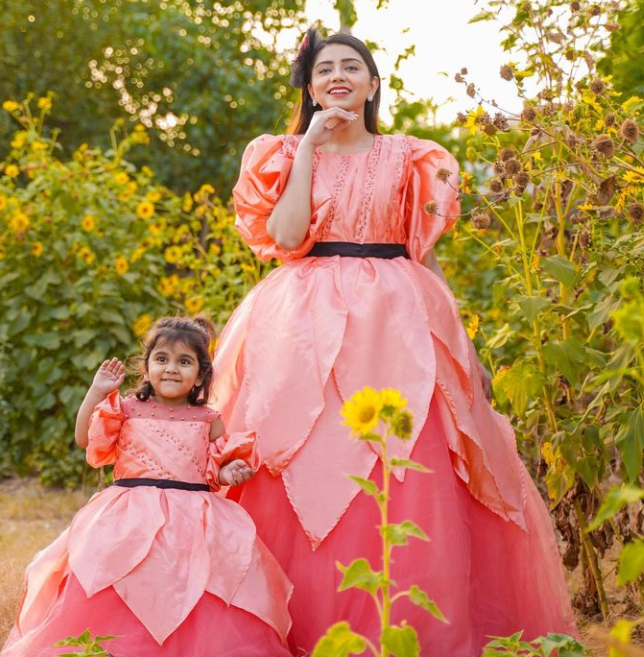 Irza Khan with her Daughter