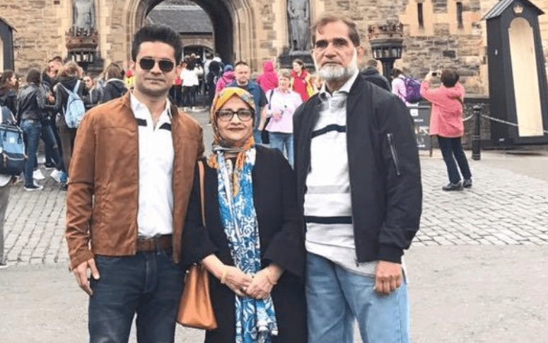 Shahzeb Khanzada with his Parents