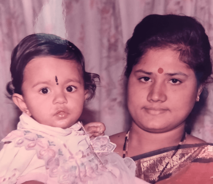 Chandhini Prakash-Childhood Photo with her Mother 