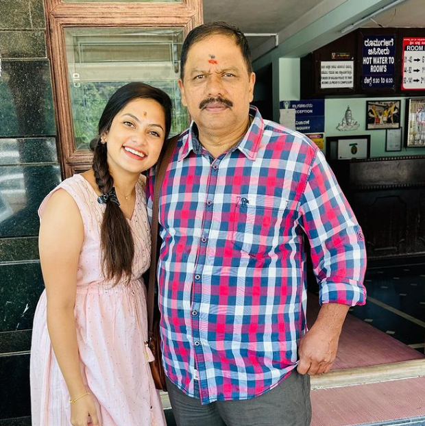 Madhumitha H with her Father