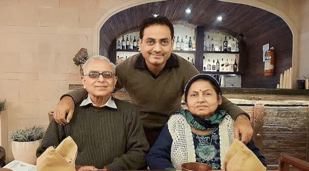 Vikas Divyakirti with his Parents