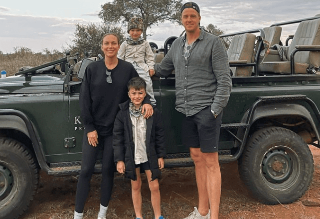 Roz Kelly with her Family