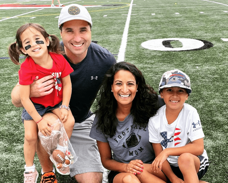 Aditi Kinkhabwala with her Husband and Children