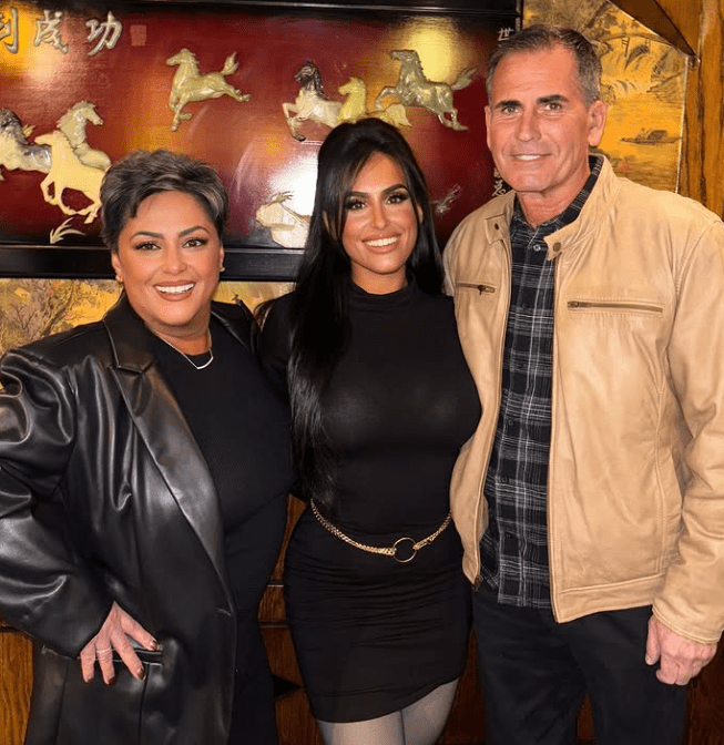 Amanda Pappas with her Parents
