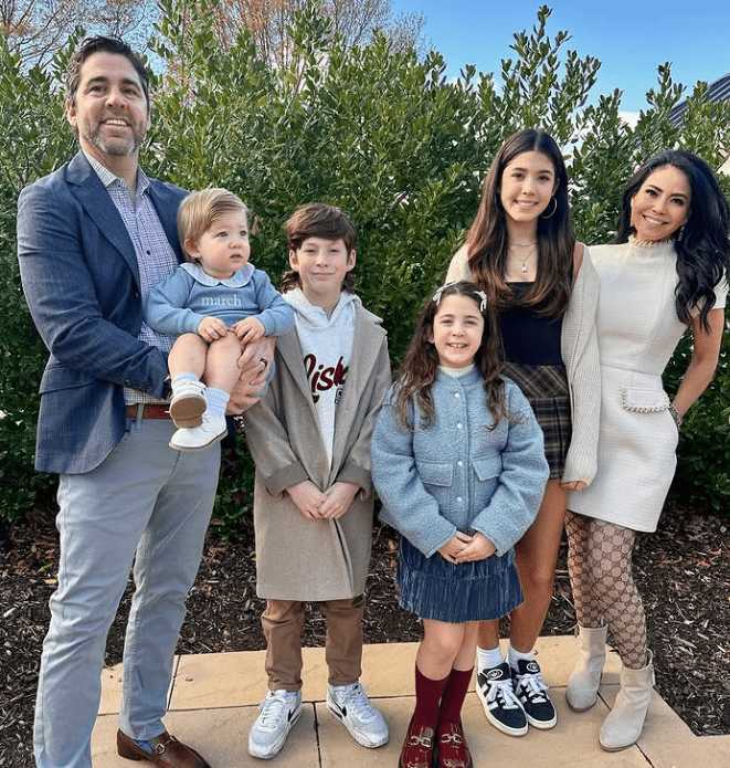 Angie Goff with her Husband and Kids