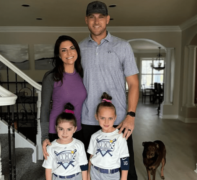 Jenny Dell with her Husband and Daughters