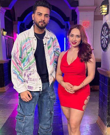 Aditi Mistry with Elvish Yadav