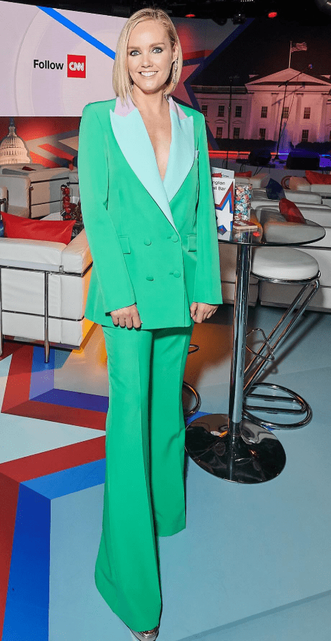 Amanda Davies Height