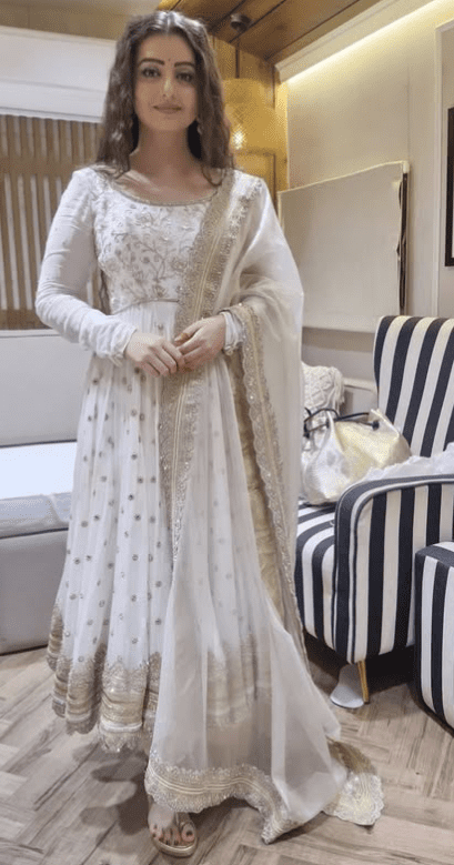 Chahat Pandey Height