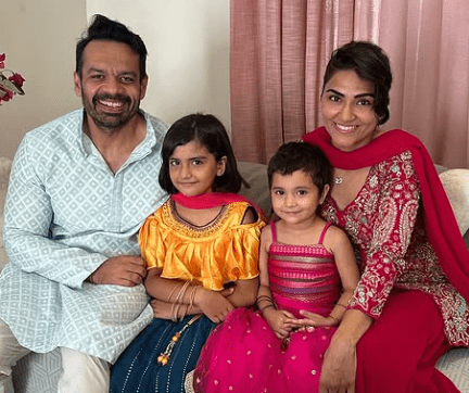 Gaurav Taneja with his Wife and Daughters