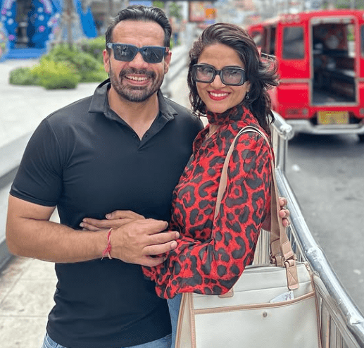 Gaurav Taneja with his Wife