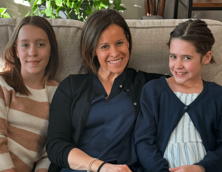 Jenna Wolfe with her Daughters