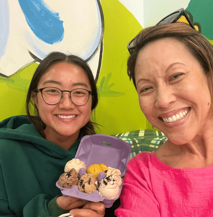 Cindy Hsu with her Daughter