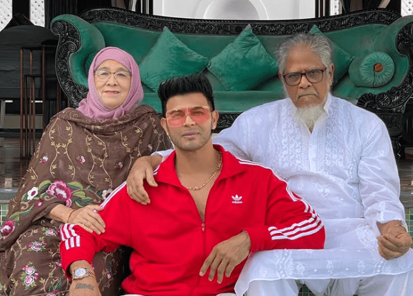 Sahil Khan with his Parents