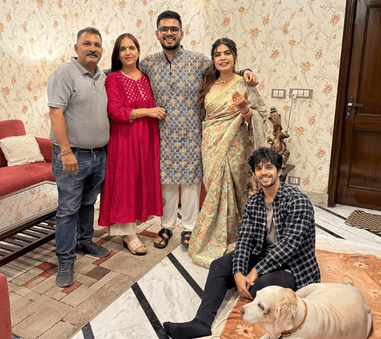 Vaibhav Mahajan with his Family