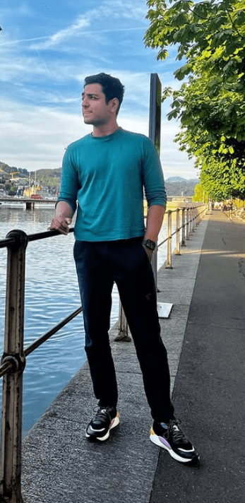 Kenny Sebastian Height