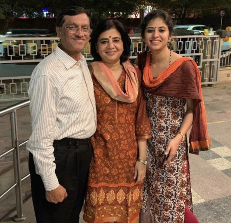 Pujya Priyadarshini Family