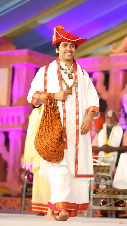 Dhirendra Shastri Height