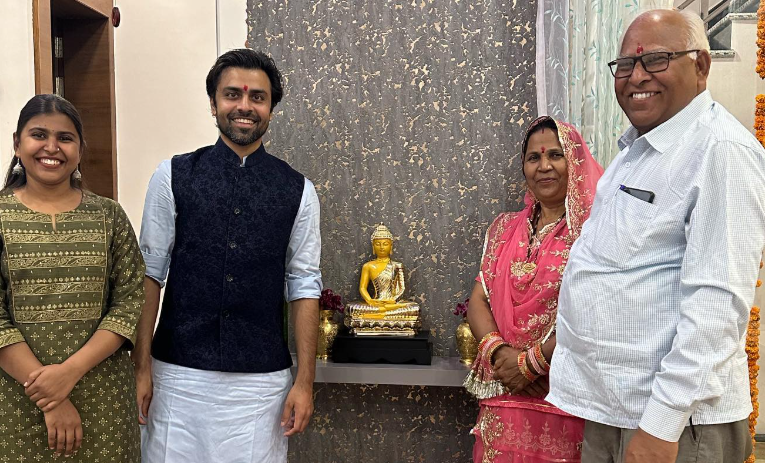 Jitendra Kumar Family