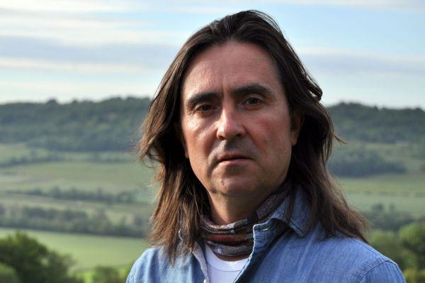 Neil Oliver Wiki & Early Life