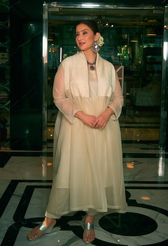 Manisha Koirala Height