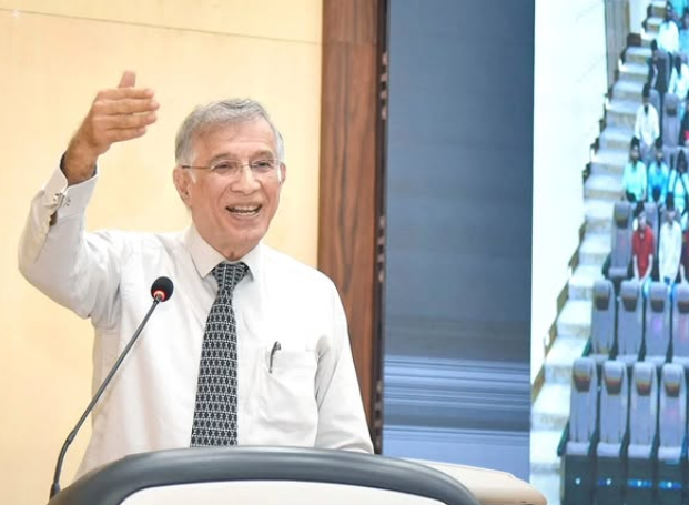 Niranjan Hiranandani Career