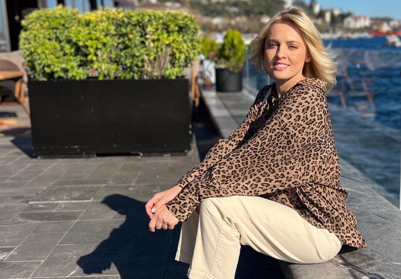 Yanina Studilina Wiki & Early Life