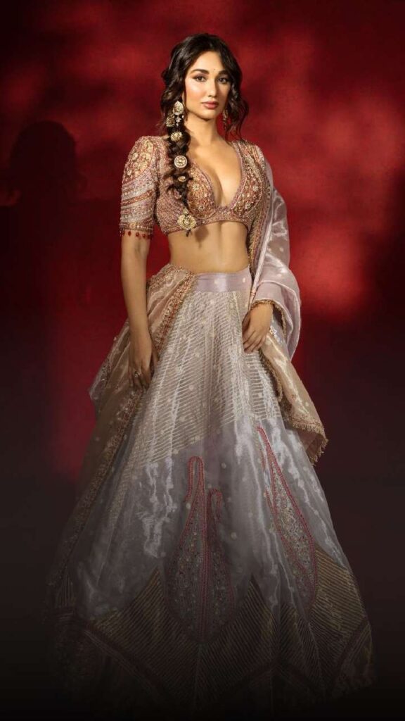 Akanksha Sharma Height