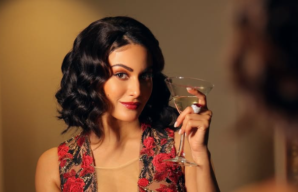 Amyra Dastur Wiki & Early Life