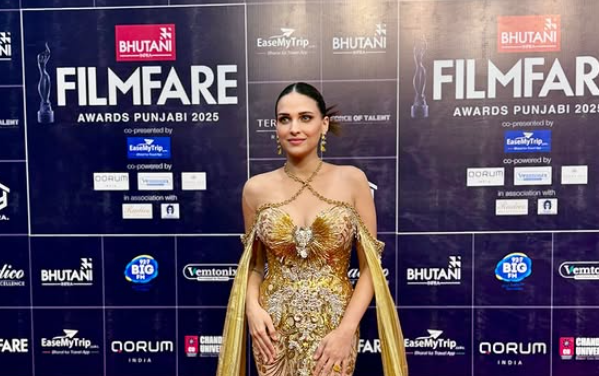 Himanshi Khurana - 11