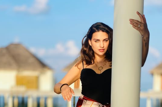 Himanshi Khurana - 5