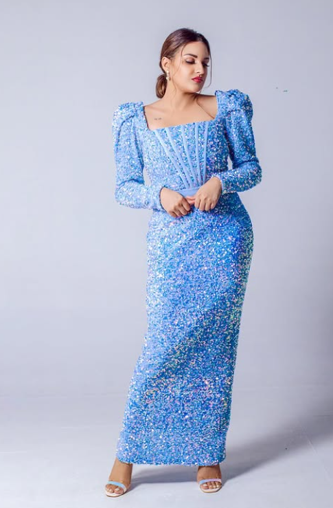 Himanshi Khurana Height, Weight & Physical Stats