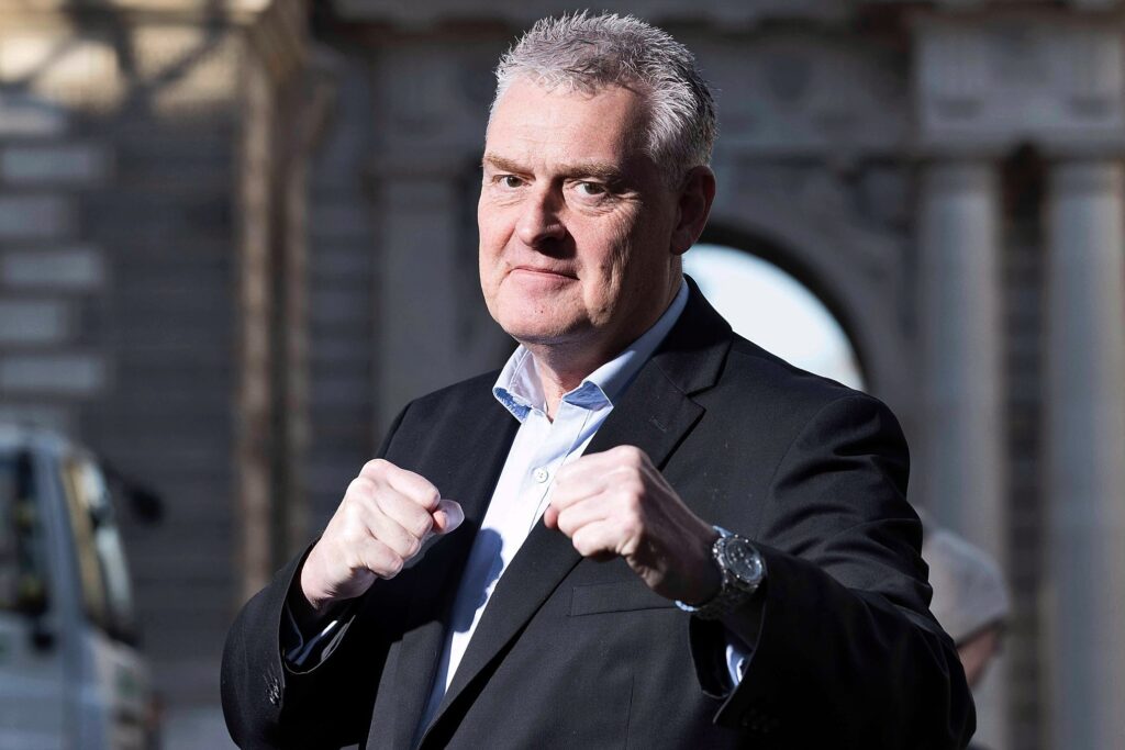 Lee Anderson Height, Weight & Physical Stats