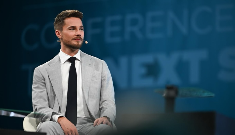 Alex Armstrong Career